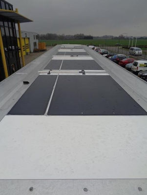 پنل خورشیدی انعطاف پذیر 560 واتی با گواهی CE IEC ISO بسته بندی صادراتی با ولتاژ عملیاتی بهینه 44.19 ولت حمل و نقل سریع